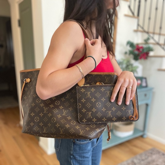 🌿authentic Louis Vuitton neverfull mm tote and pouch. Includes box - Picture 1 of 15